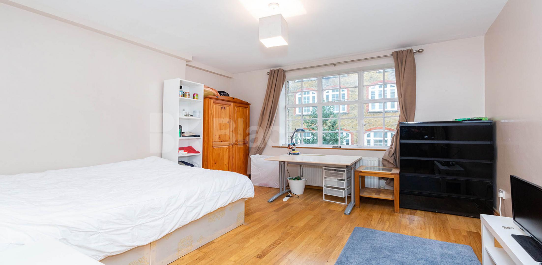 Spacious two bed good for three sharers mins to Euston Cranleigh Street, Camden